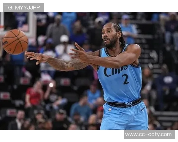 莱昂纳德半场状态火热三分球连中五记砍下18分助球队争胜 莱昂纳德半场状态火热三分球连中五记砍下18分助球队争胜