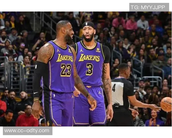 詹姆斯追平浓眉成湖人队史双双榜第十位续写传奇篇章 詹姆斯追平浓眉成湖人队史双双榜第十位续写传奇篇章